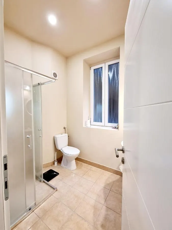 Home Stay Private Rooms - Corvin Budapest Homestay